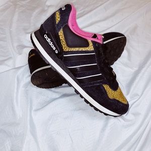 Adidas Sneakers